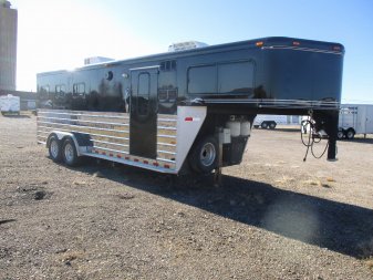 Used 2002 Sundowner 3 Horse Trailer
