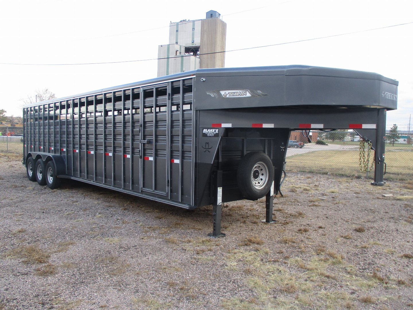New 2025 Titan Trailer Stock / Stock Combo Trailer 6'8 X 30