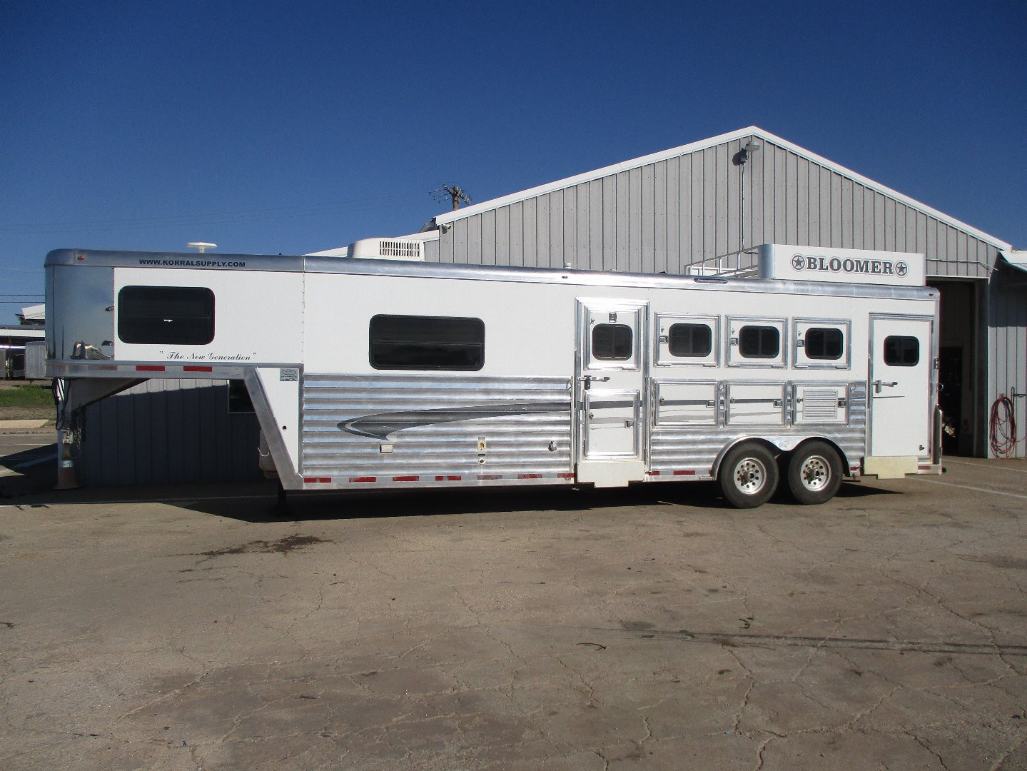 Used 2005 Bloomer 4 Horse Horse Trailer 4 horse