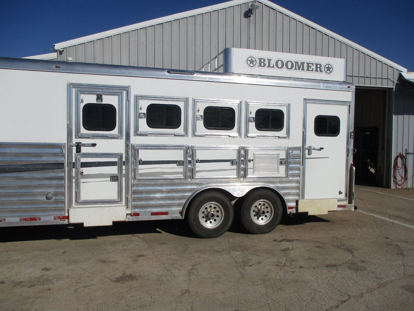 Used 2005 Bloomer 4 Horse Horse Trailer 4 horse