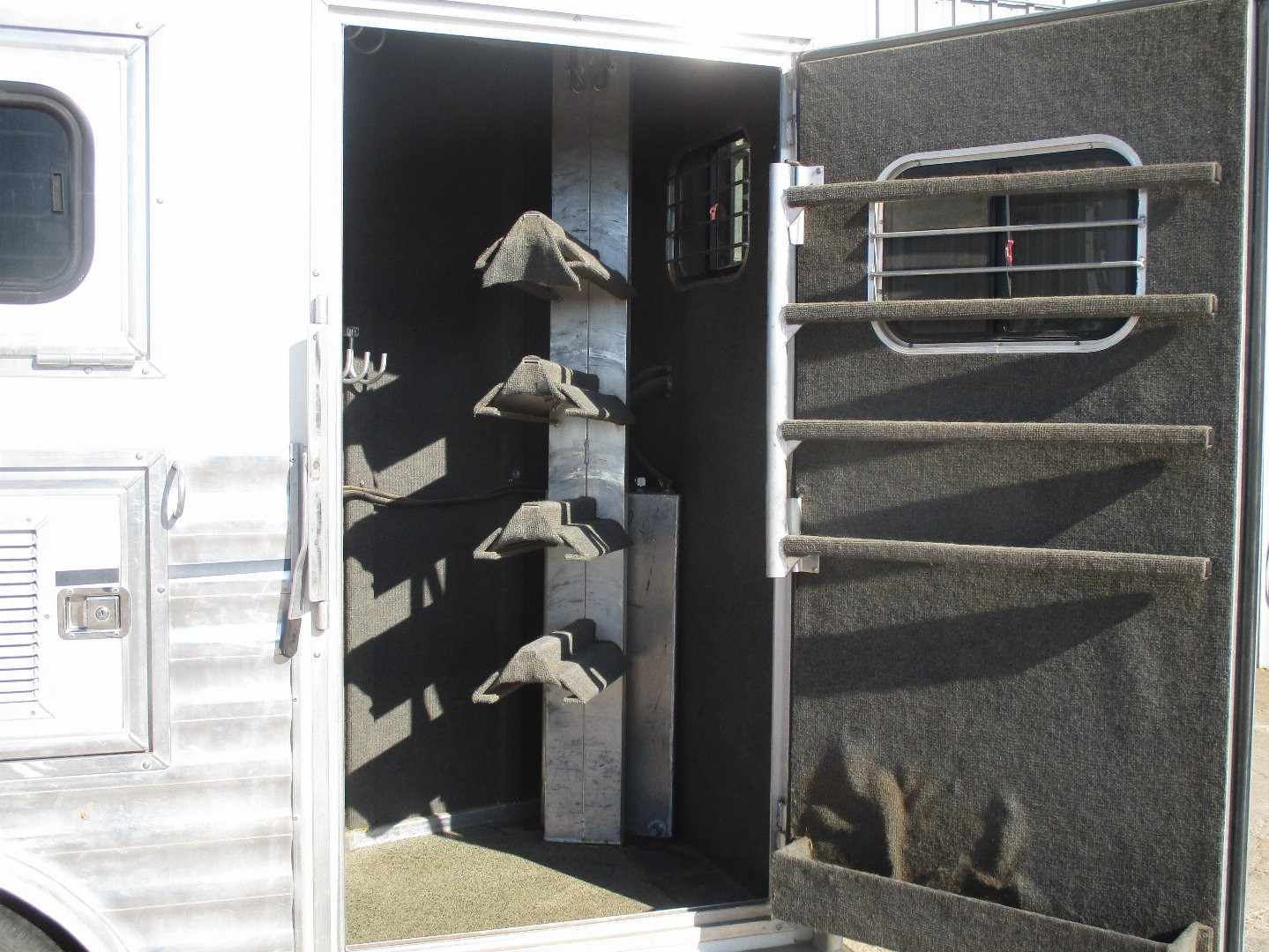 Used 2005 Bloomer 4 Horse Horse Trailer 4 horse