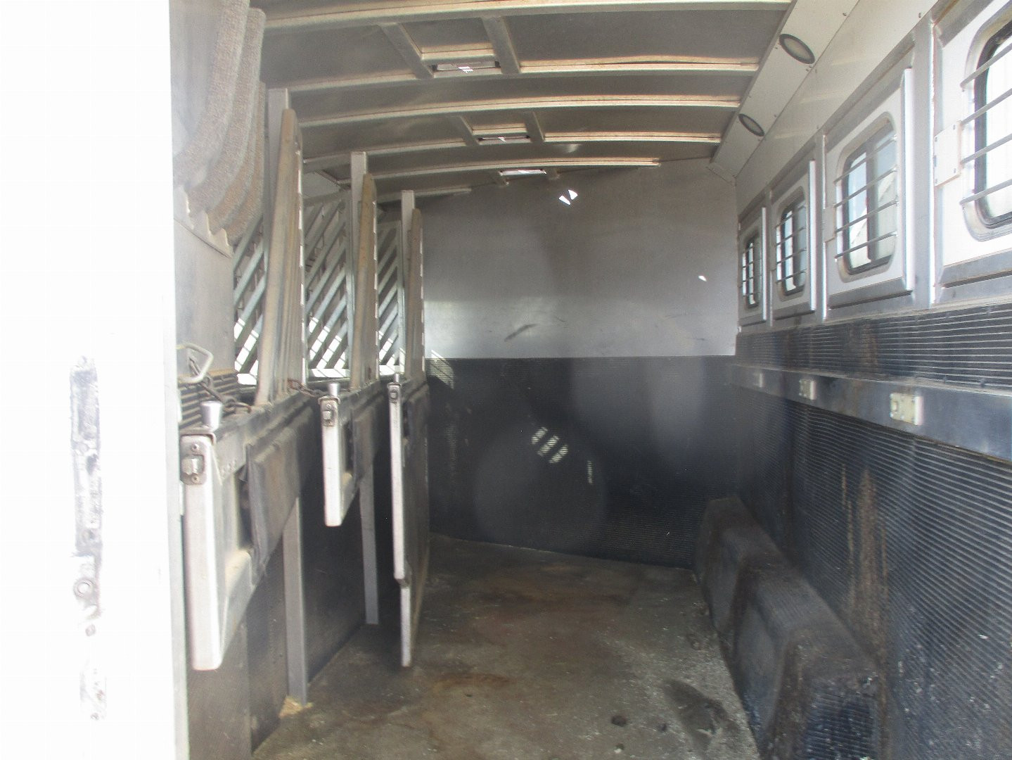 Used 2005 Bloomer 4 Horse Horse Trailer 4 horse