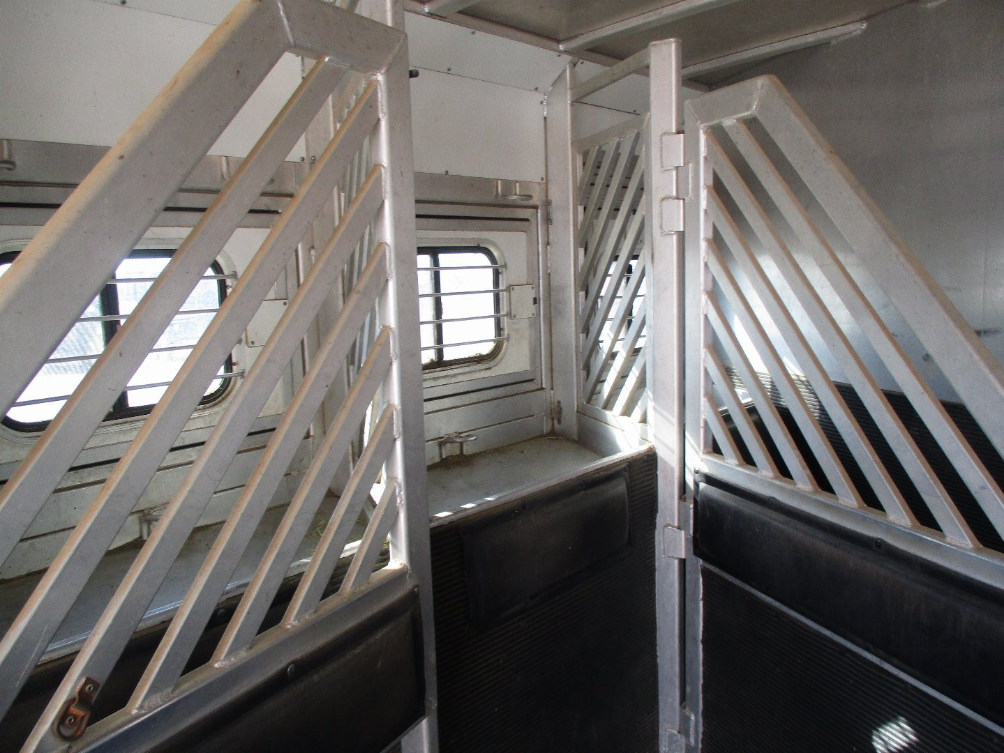 Used 2005 Bloomer 4 Horse Horse Trailer 4 horse