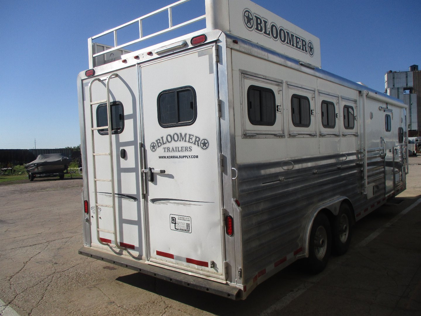 Used 2005 Bloomer 4 Horse Horse Trailer 4 horse