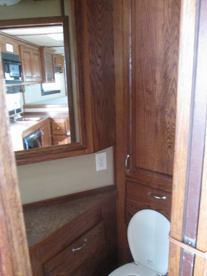 Used 2005 Bloomer 4 Horse Horse Trailer 4 horse