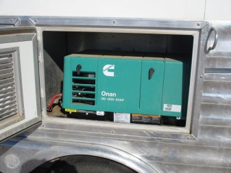 Used 2005 Bloomer 4 Horse Horse Trailer 4 horse