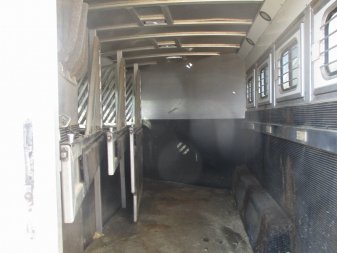 Used 2005 Bloomer 4 Horse Horse Trailer 4 horse