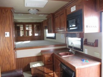 Used 2005 Bloomer 4 Horse Horse Trailer 4 horse