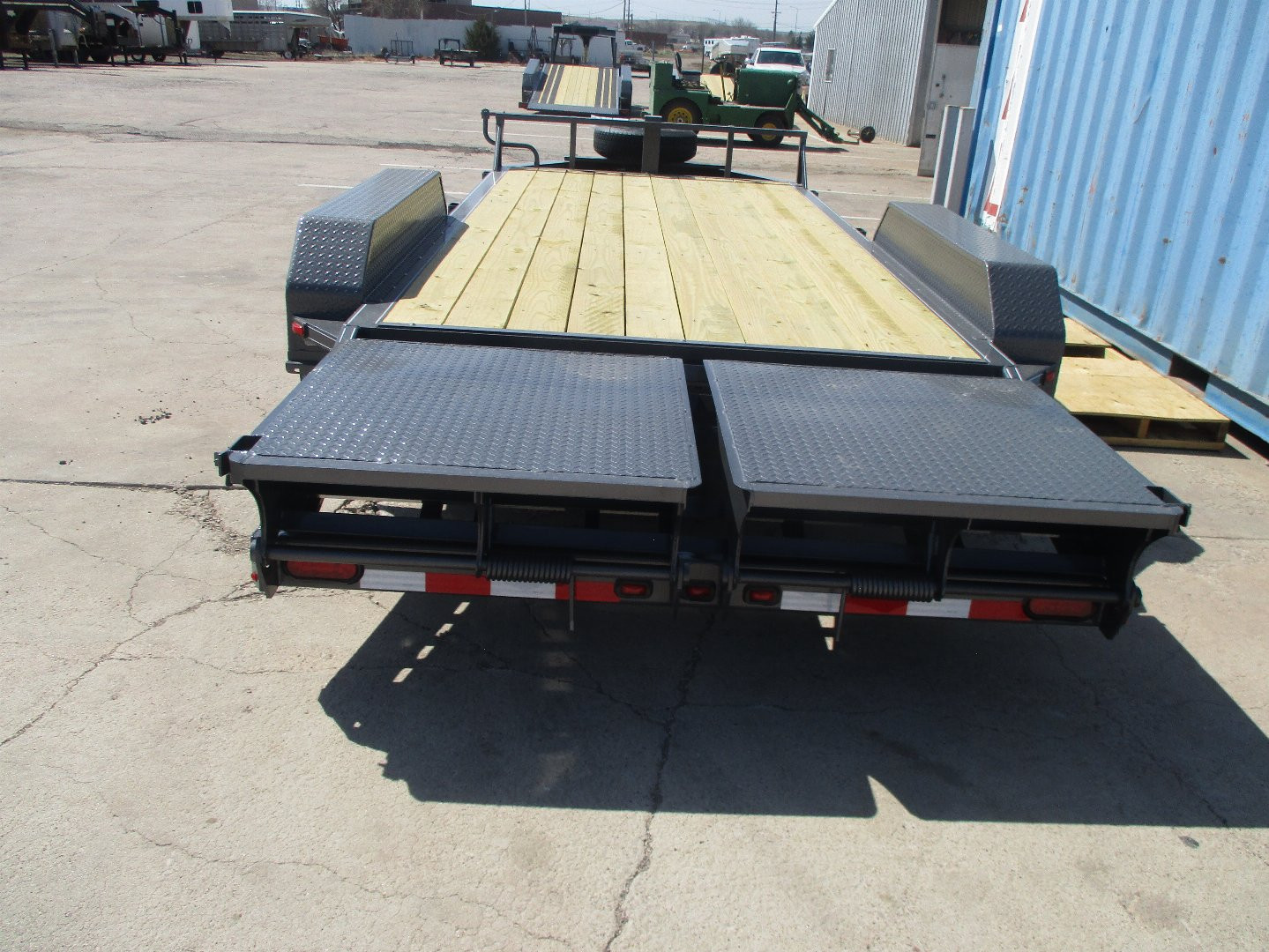 New 2024 Titan Trailer LO GLIDE Flatbed Trailer 82 X 17