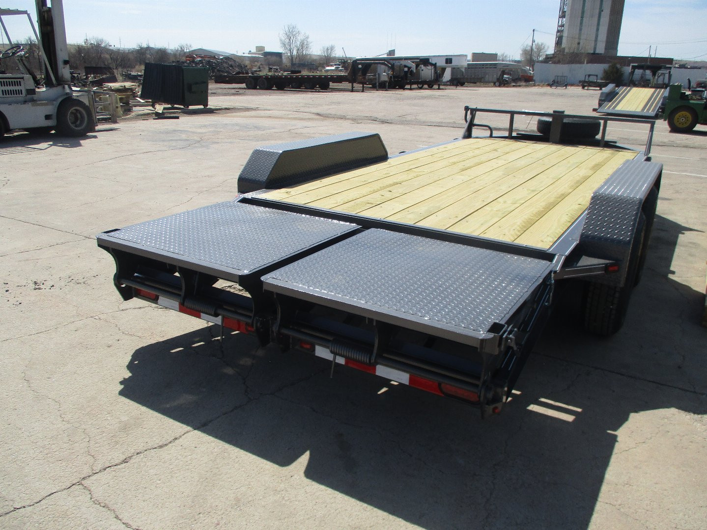 New 2024 Titan Trailer LO GLIDE Flatbed Trailer 82 X 17