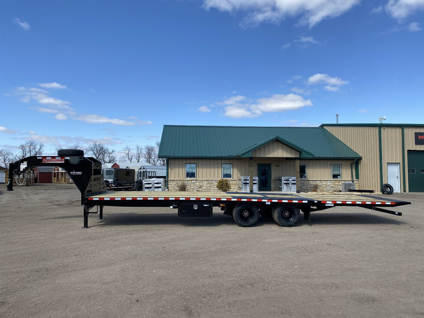 New 2025 Midsota 102x32 Flatbed Trailer Hydraulic Dovetail