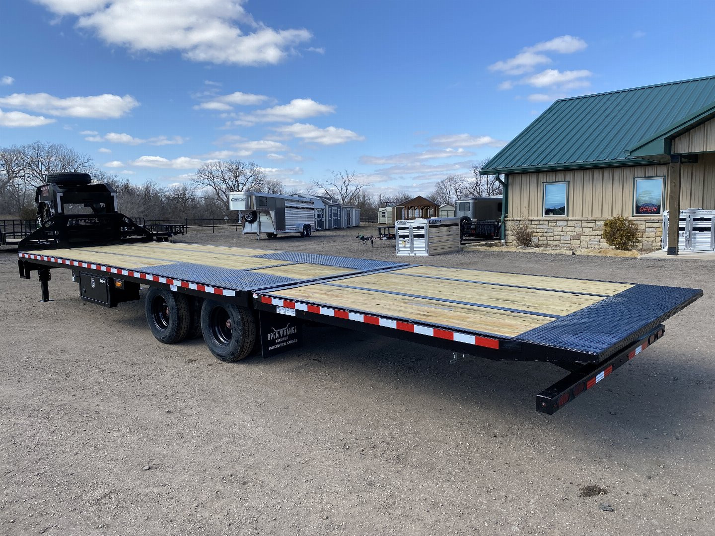 New 2025 Midsota 102x32 Flatbed Trailer Hydraulic Dovetail