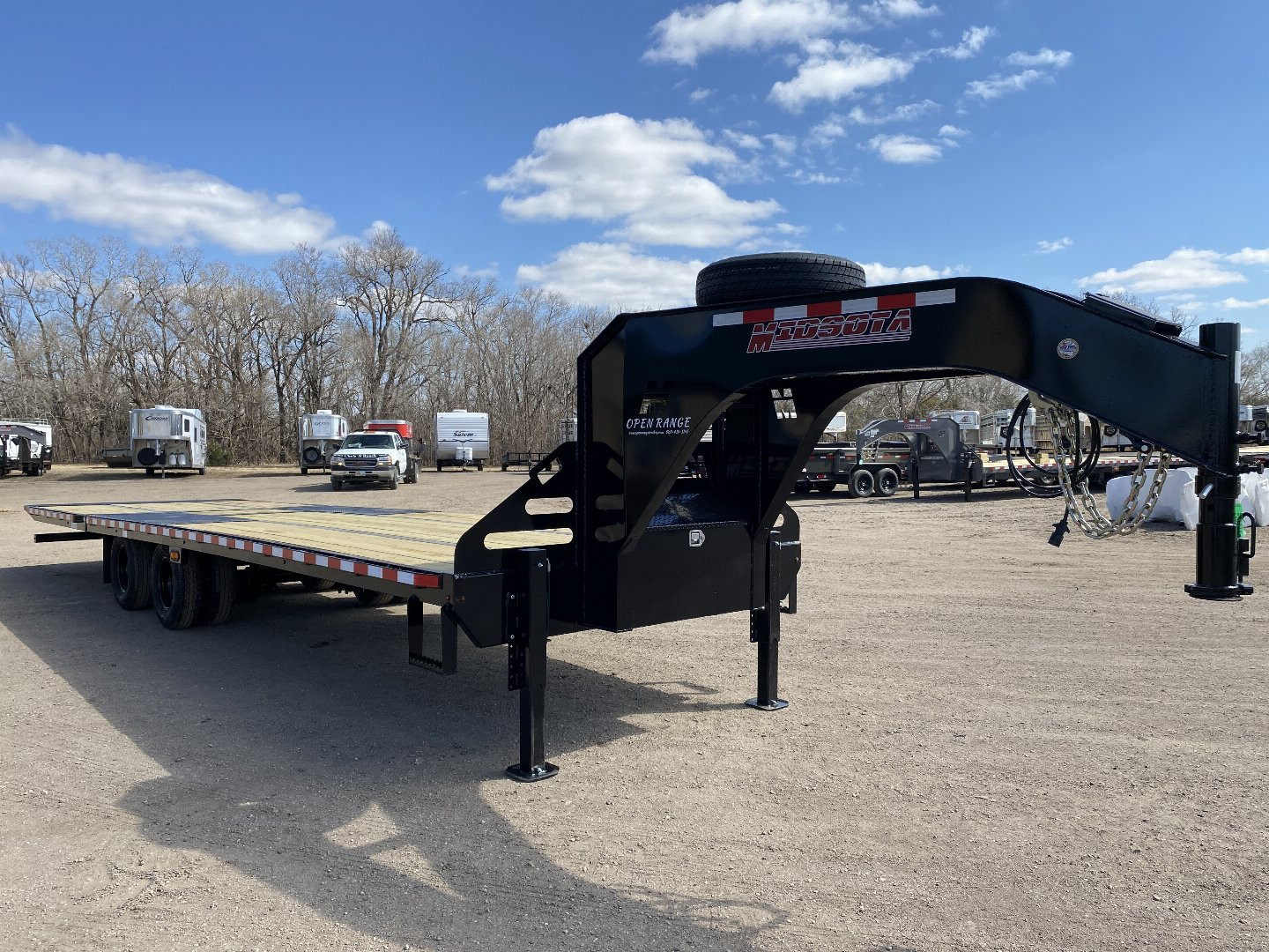 New 2025 Midsota 102x32 Flatbed Trailer Hydraulic Dovetail