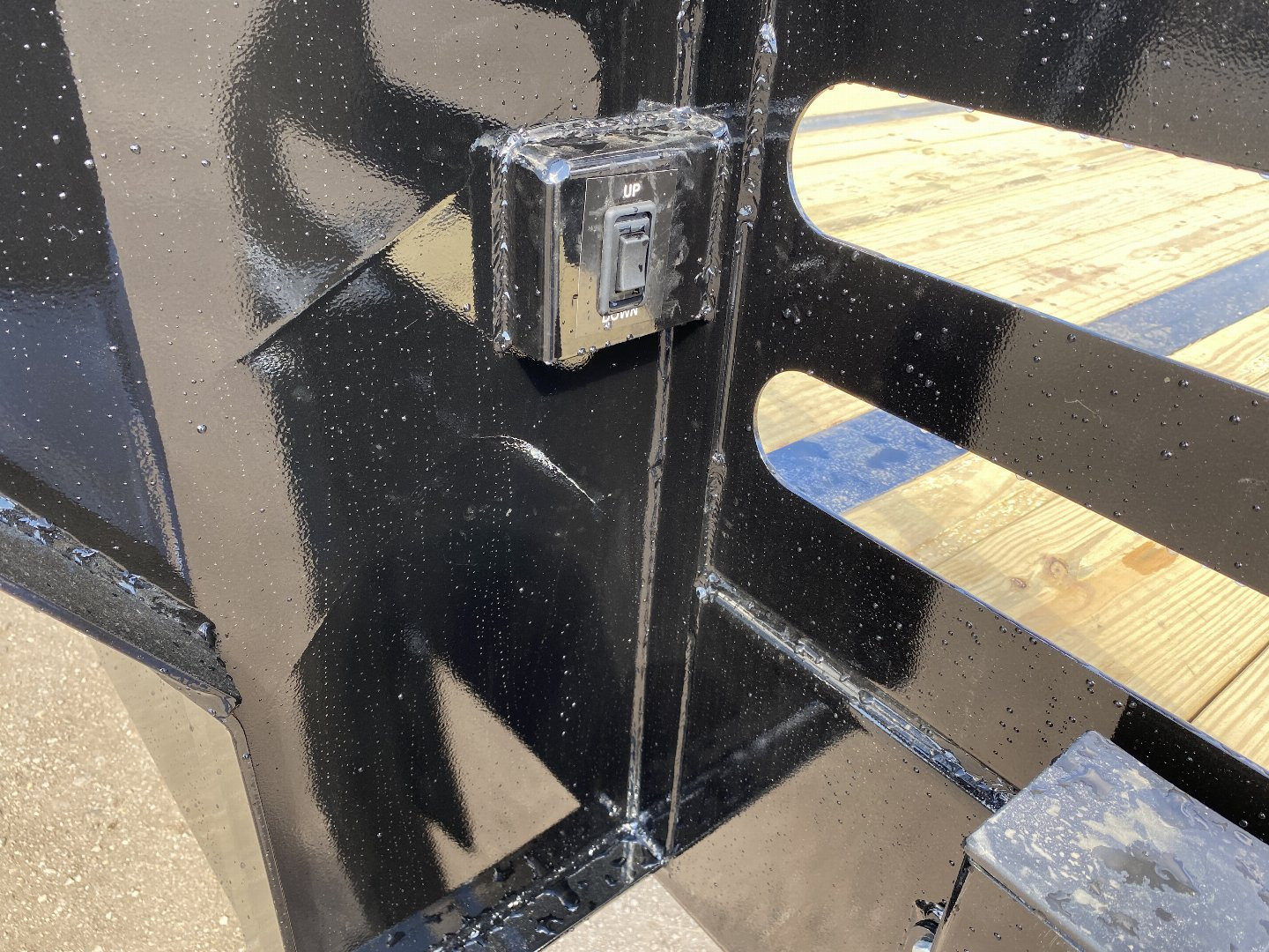 New 2025 Midsota 102x32 Flatbed Trailer Hydraulic Dovetail