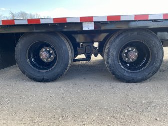 New 2025 Midsota 102x32 Flatbed Trailer Hydraulic Dovetail