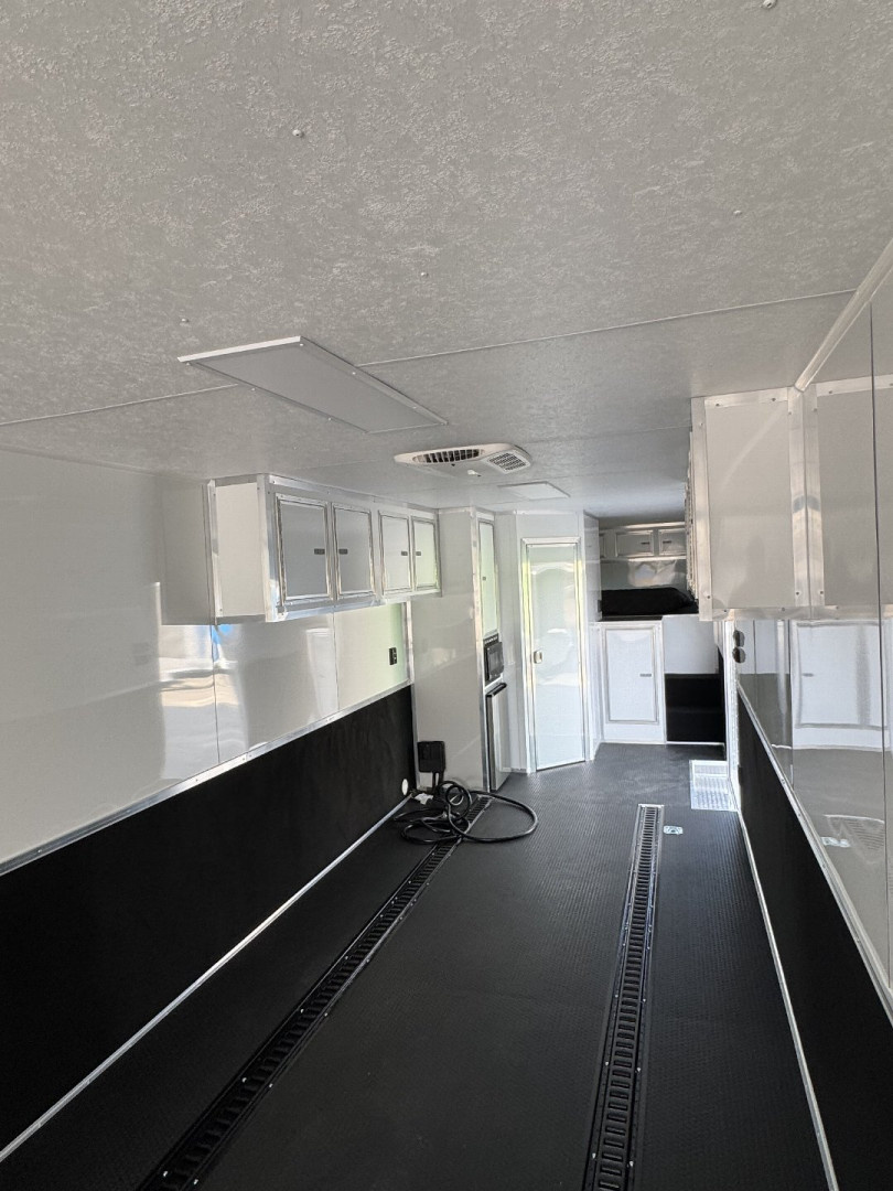 New 2025 Vintage Trailers 8.5x52 Gooseneck Car / Racing Trailer