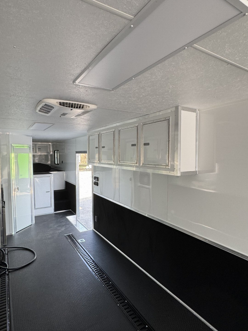 New 2025 Vintage Trailers 8.5x52 Gooseneck Car / Racing Trailer