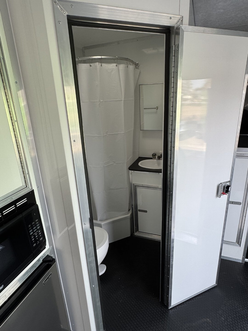 New 2025 Vintage Trailers 8.5x52 Gooseneck Car / Racing Trailer