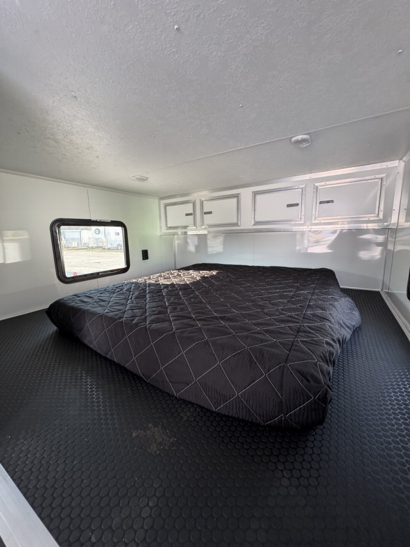 New 2025 Vintage Trailers 8.5x52 Gooseneck Car / Racing Trailer