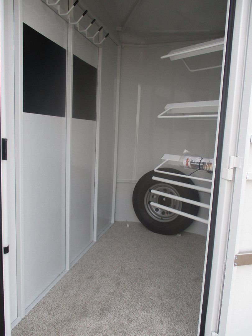 New 2024 Titan Trailer Avalanche Horse Trailer