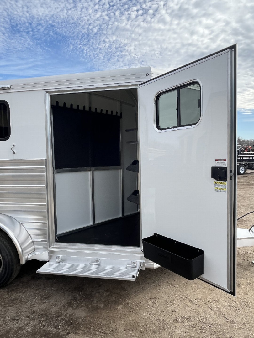 New 2025 Cimarron Trailers 2 Horse Norstar Horse Trailer
