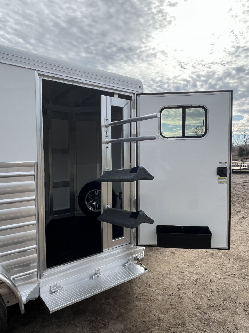 New 2025 Cimarron Trailers 2 Horse Norstar Horse Trailer