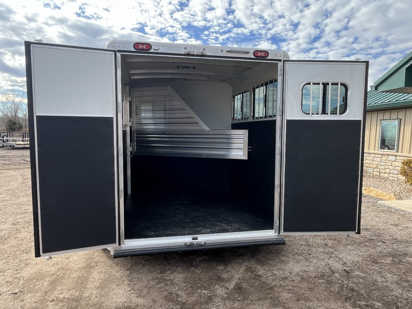 New 2025 Cimarron Trailers 2 Horse Norstar Horse Trailer