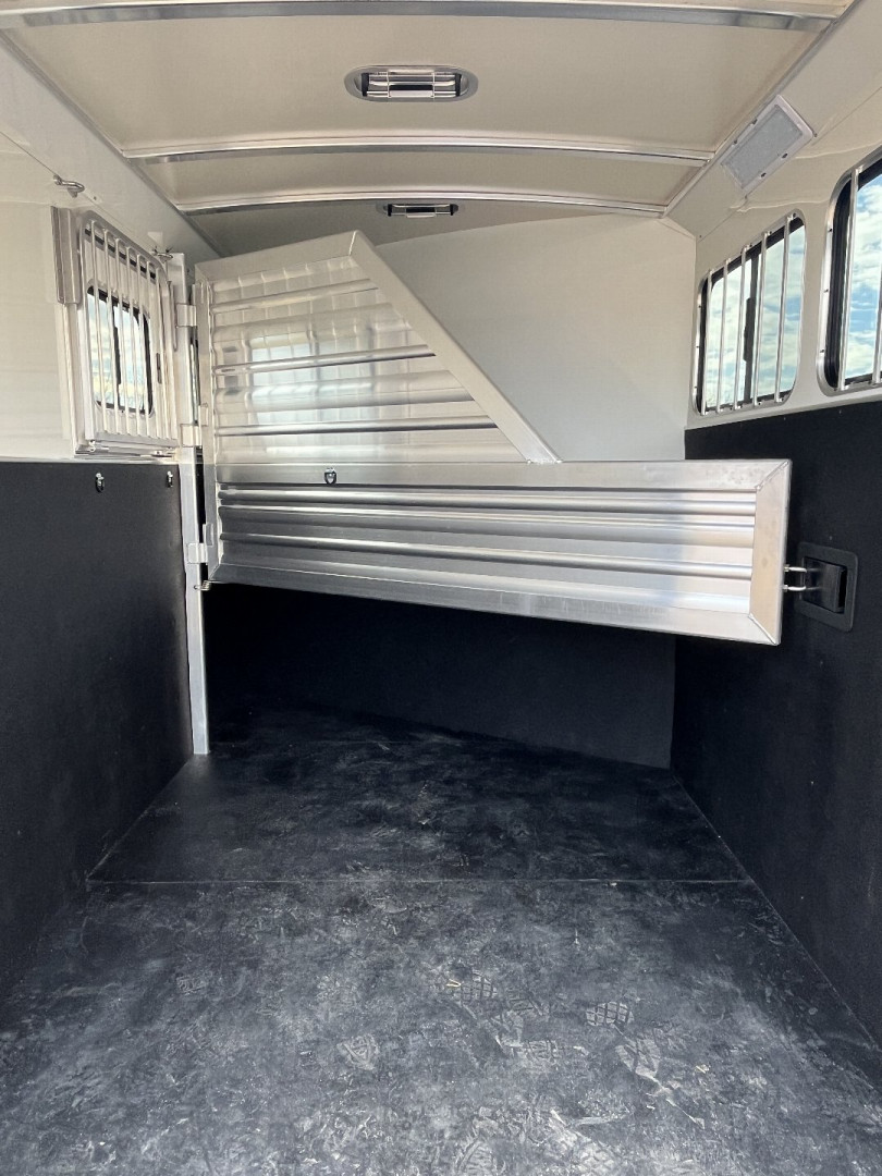 New 2025 Cimarron Trailers 2 Horse Norstar Horse Trailer
