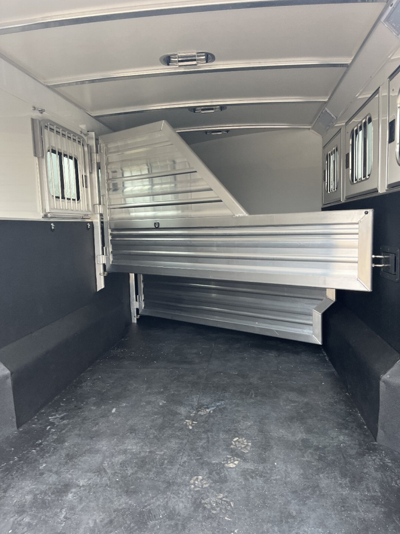 New 2025 Cimarron Trailers Norstar 3 Horse Trailer