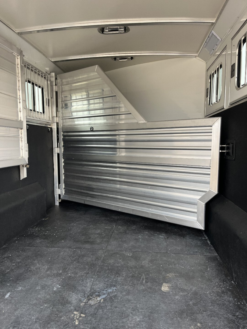 New 2025 Cimarron Trailers Norstar 3 Horse Trailer