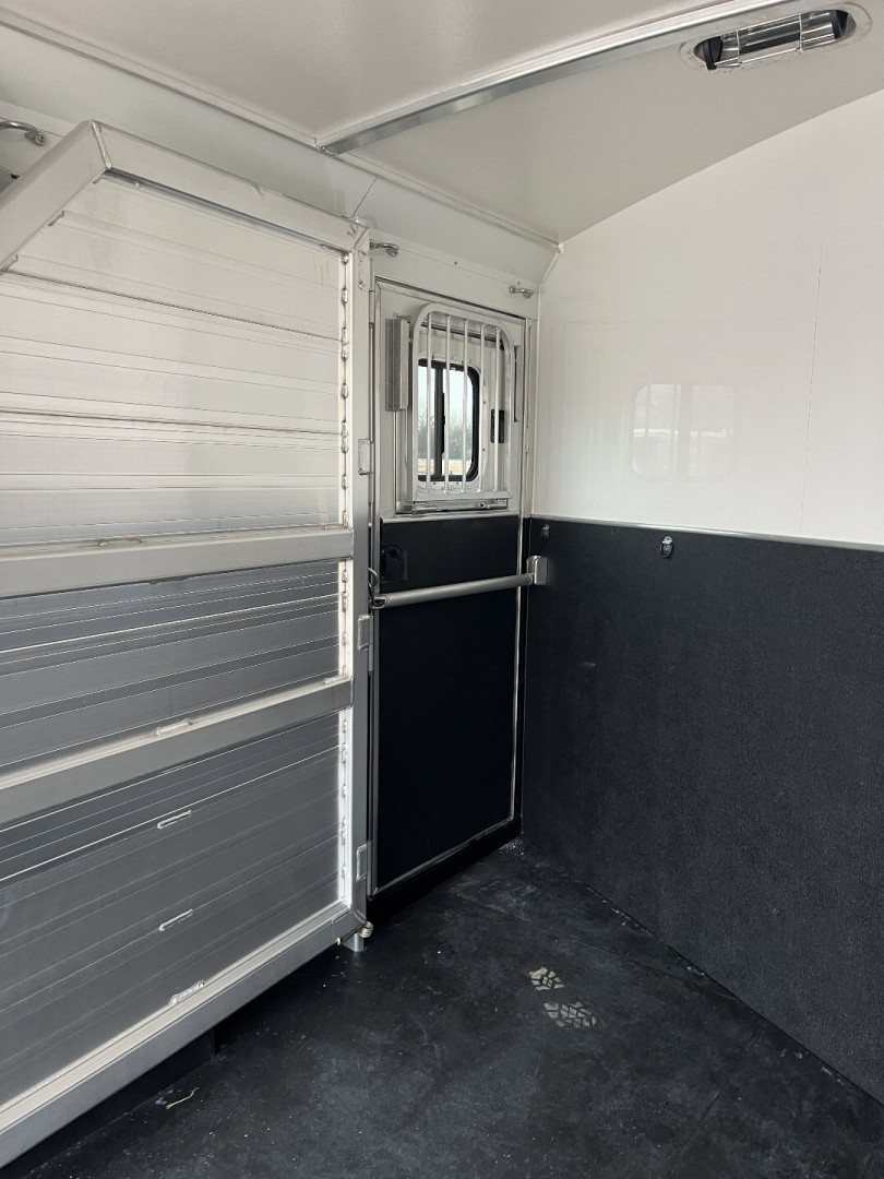New 2025 Cimarron Trailers Norstar 3 Horse Trailer