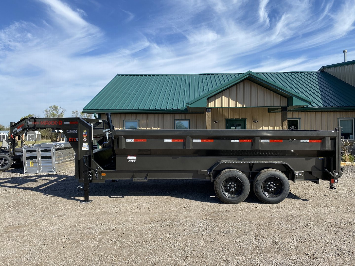 New 2025 MAXXD DTX Dump Trailer 83x16 GN