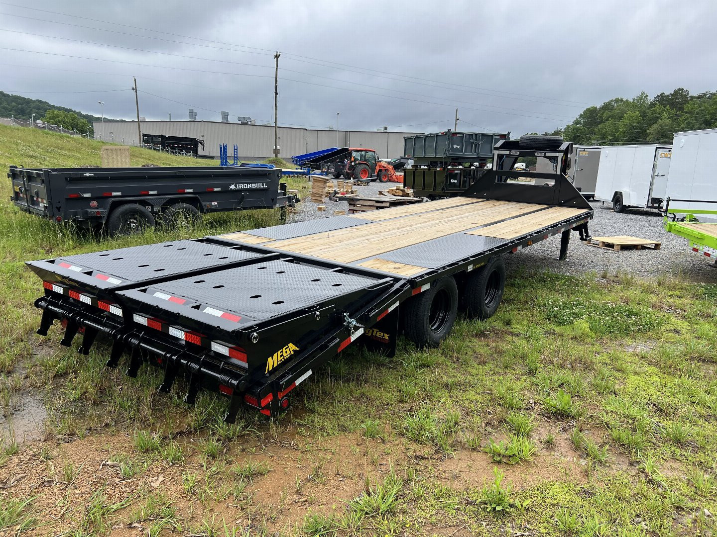 New 2025 Big Tex Trailers 22GN-20+5 MEGA Equipment Trailer
