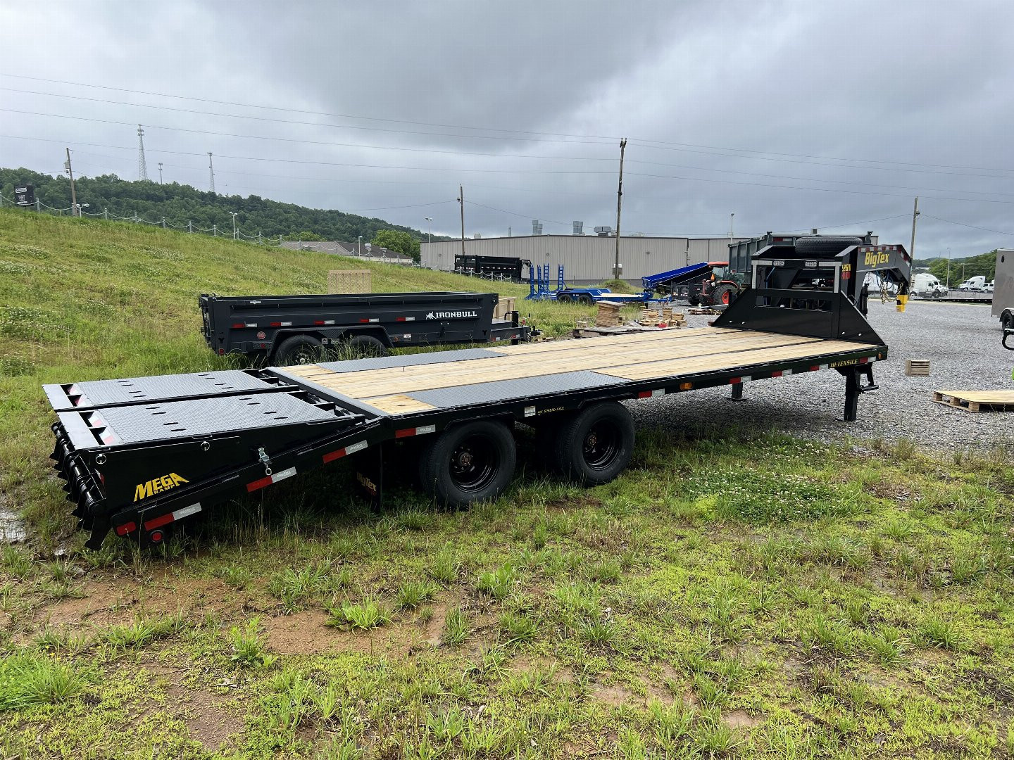 New 2025 Big Tex Trailers 22GN-20+5 MEGA Equipment Trailer