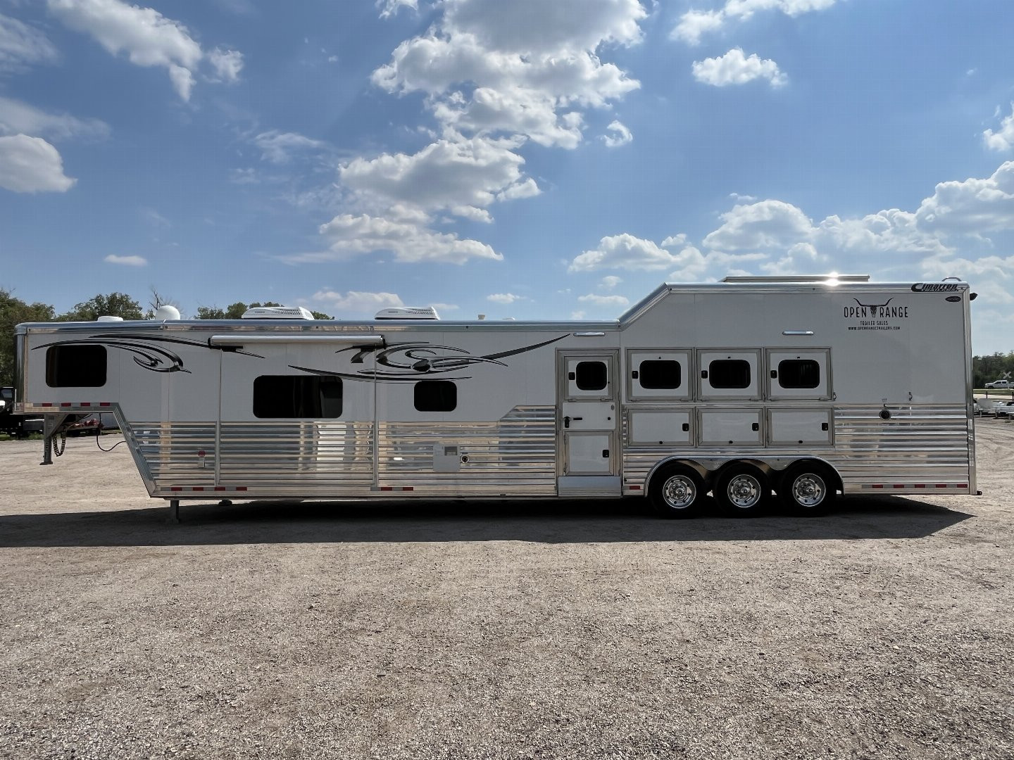 Used 2022 Cimarron 4 Horse Norstar Living Quarters Horse Trailer