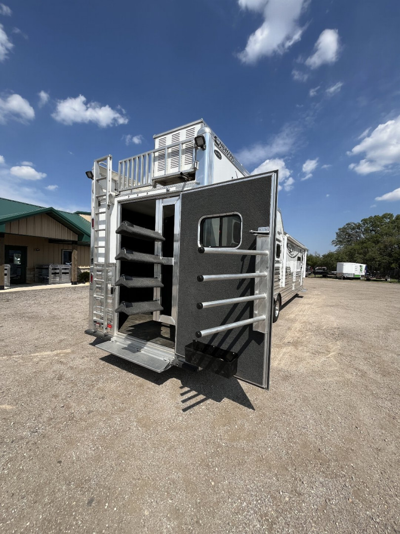 Used 2022 Cimarron 4 Horse Norstar Living Quarters Horse Trailer