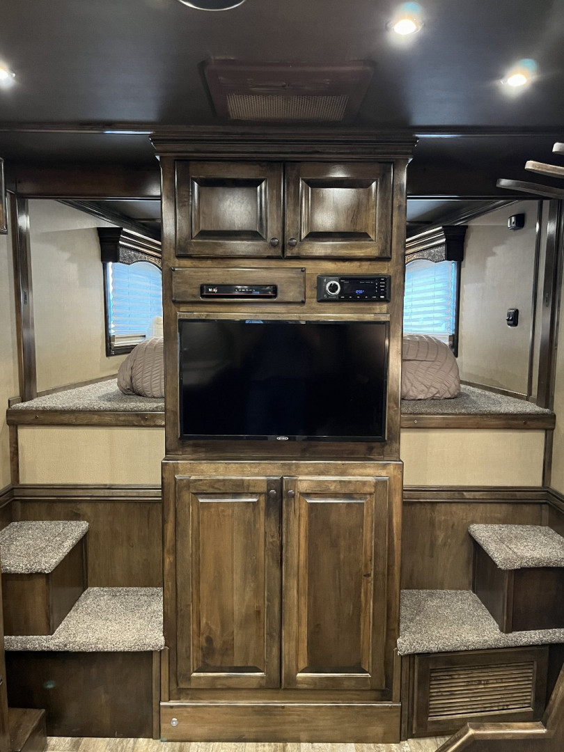 Used 2022 Cimarron 4 Horse Norstar Living Quarters Horse Trailer