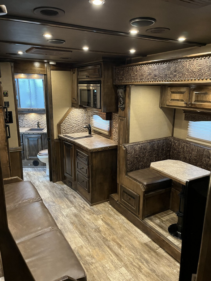 Used 2022 Cimarron 4 Horse Norstar Living Quarters Horse Trailer