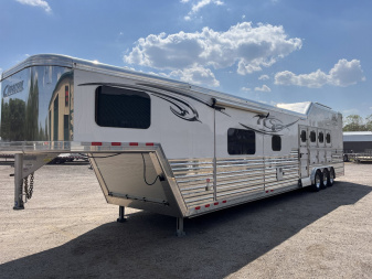 Used 2022 Cimarron 4 Horse Norstar Living Quarters Horse Trailer