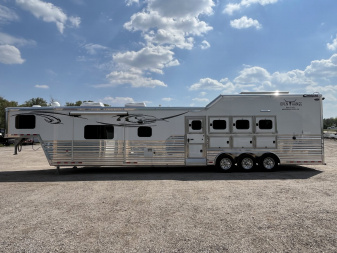 Used 2022 Cimarron 4 Horse Norstar Living Quarters Horse Trailer