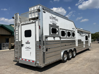 Used 2022 Cimarron 4 Horse Norstar Living Quarters Horse Trailer