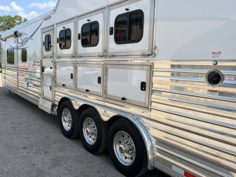 Used 2022 Cimarron 4 Horse Norstar Living Quarters Horse Trailer