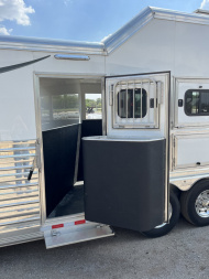 Used 2022 Cimarron 4 Horse Norstar Living Quarters Horse Trailer
