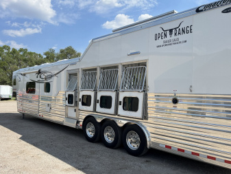 Used 2022 Cimarron 4 Horse Norstar Living Quarters Horse Trailer