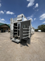 Used 2022 Cimarron 4 Horse Norstar Living Quarters Horse Trailer