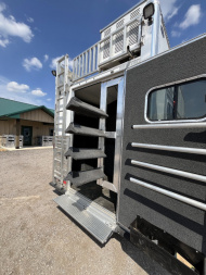 Used 2022 Cimarron 4 Horse Norstar Living Quarters Horse Trailer