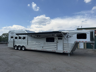 Used 2022 Cimarron 4 Horse Norstar Living Quarters Horse Trailer