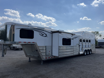 Used 2022 Cimarron 4 Horse Norstar Living Quarters Horse Trailer