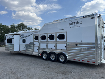 Used 2022 Cimarron 4 Horse Norstar Living Quarters Horse Trailer