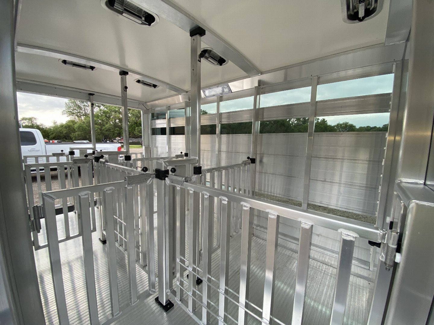 New 2025 Cimarron Showstar 6 Pen Bumper Pull